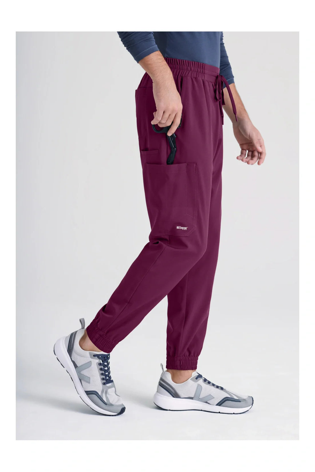 PANTALON HOMBRE GREYS ANATOMY EVOLVE GSSP626 - VINOTINTO