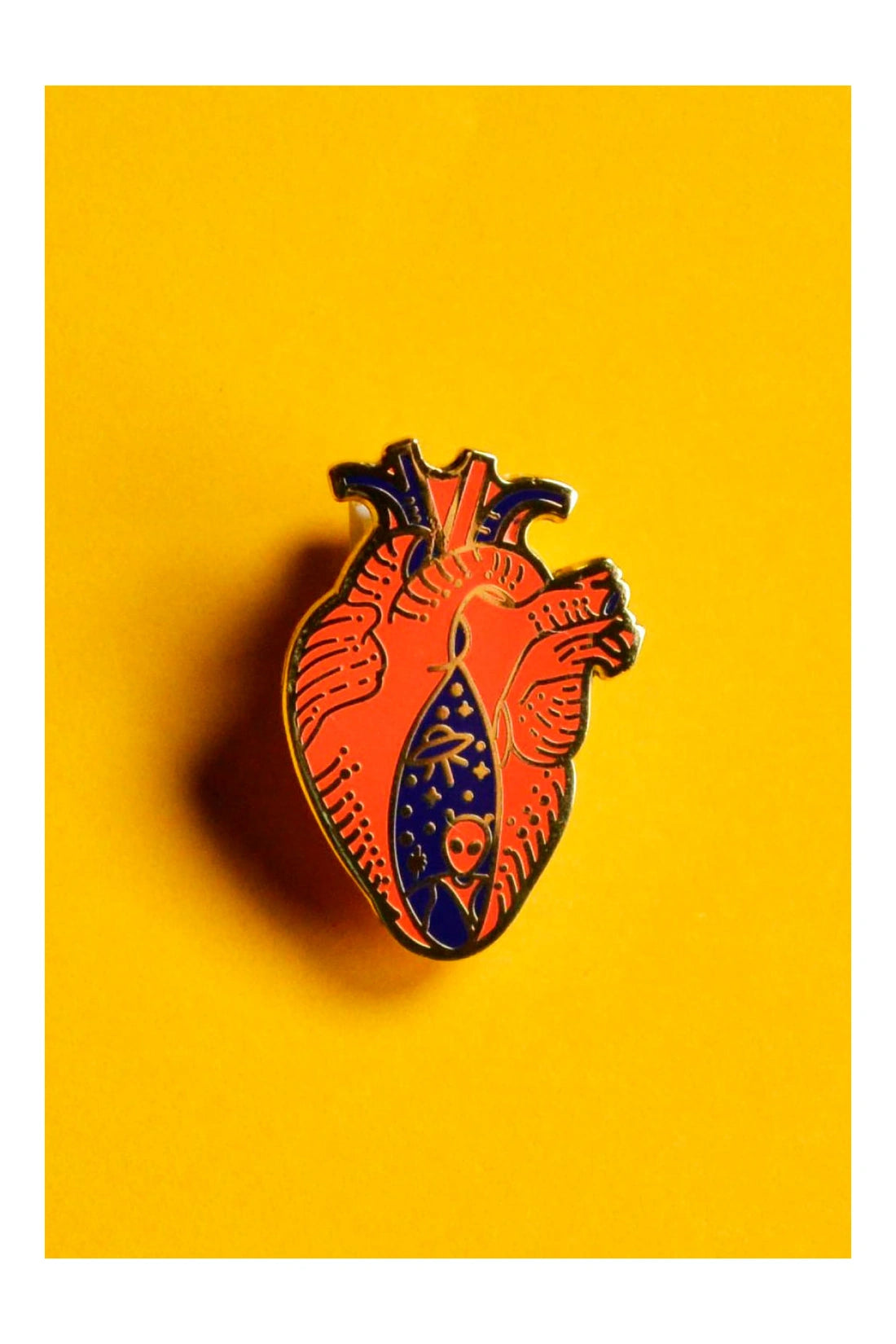 PIN CORAZÓN METAL DORADO