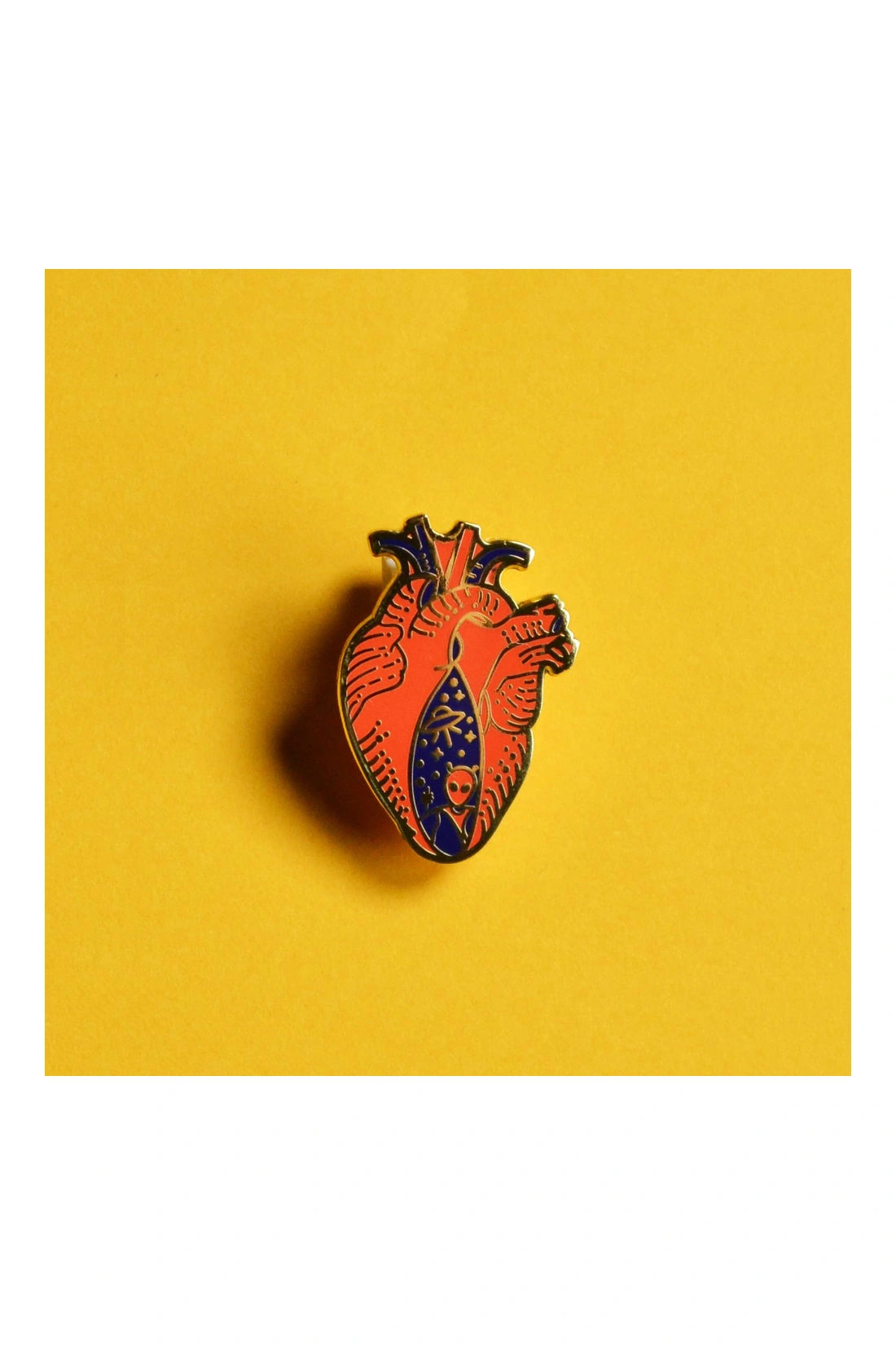 PIN CORAZÓN METAL DORADO