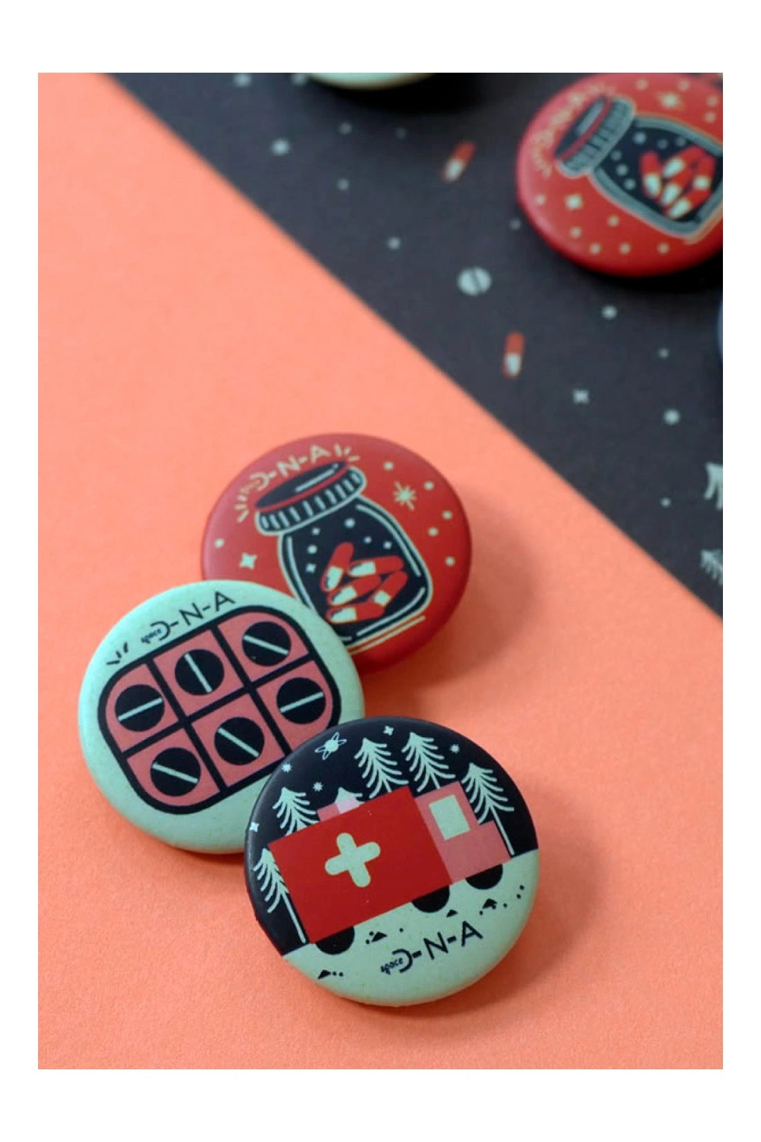 SET DE BOTONES METALICOS 2.5CM X3-AMBULA